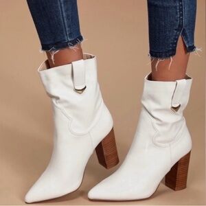 New in Box Lulu's Taryne White Western Ankle Bootie Size 7